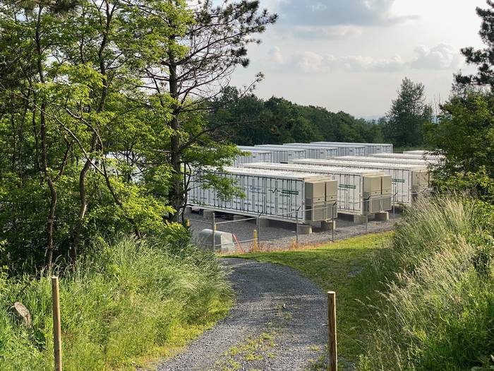 Zentral berriztagarriek sortzen duten energia biltzeko bi azpiegitura eraikitzeko baimenak eskatu dituzte eskualdean, Laudion eta Aiaran