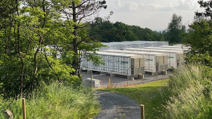 Zentral berriztagarriek sortzen duten energia biltzeko bi azpiegitura eraikitzeko baimenak eskatu dituzte eskualdean, Laudion eta Aiaran