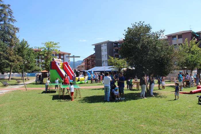 Haurrak eta edadetuak izan d 24 1502712224715