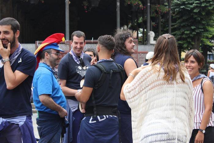 Sokatik tiraka itzuli dira j 36 1503500526031