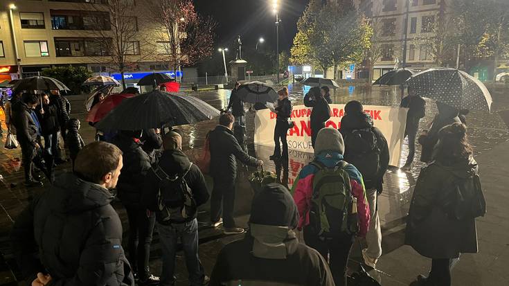 Desokupazio enpresa gehiagorik ez onartzeko deia zabaldu dute Amurrion, bizilagun baten epaiketaren ostean