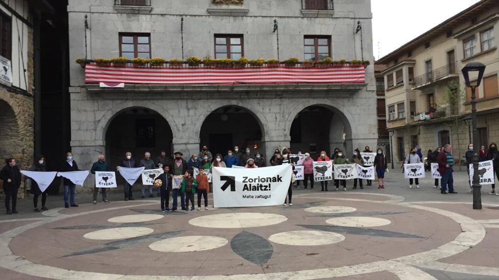 Euskal preso politikoek pairatzen dituzten salbuespeneko neurrien kontrako adierazpena sinatu dute EAJk eta EH Bilduk