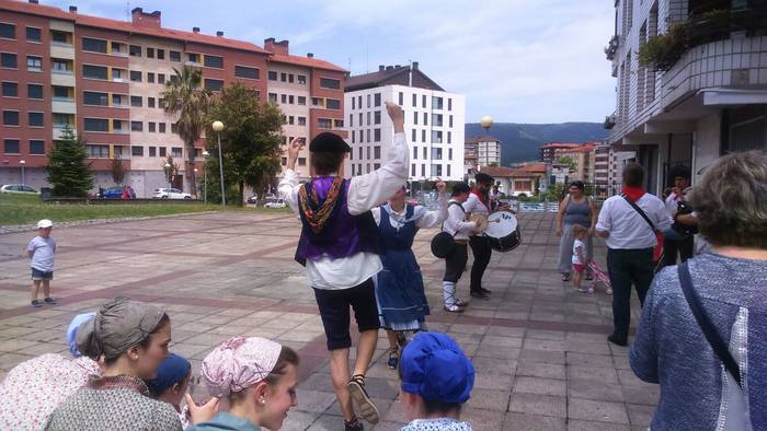 Dantza taldeak taldeak izan  235 1496057542614