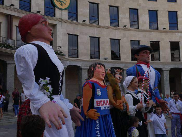 Dantza eta sua uztartu zitue 38 1661604243802