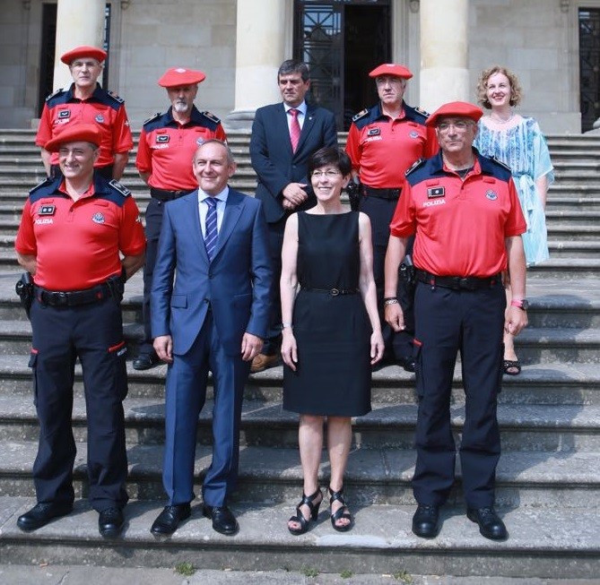 Miñoien uniforme berria aurkeztu dute gaur