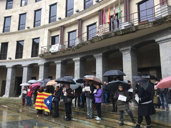 Dozenaka lagun atera dira ka 21 1521978574642