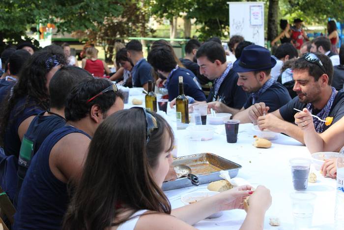 Sokatik tiraka itzuli dira j 52 1503500705395