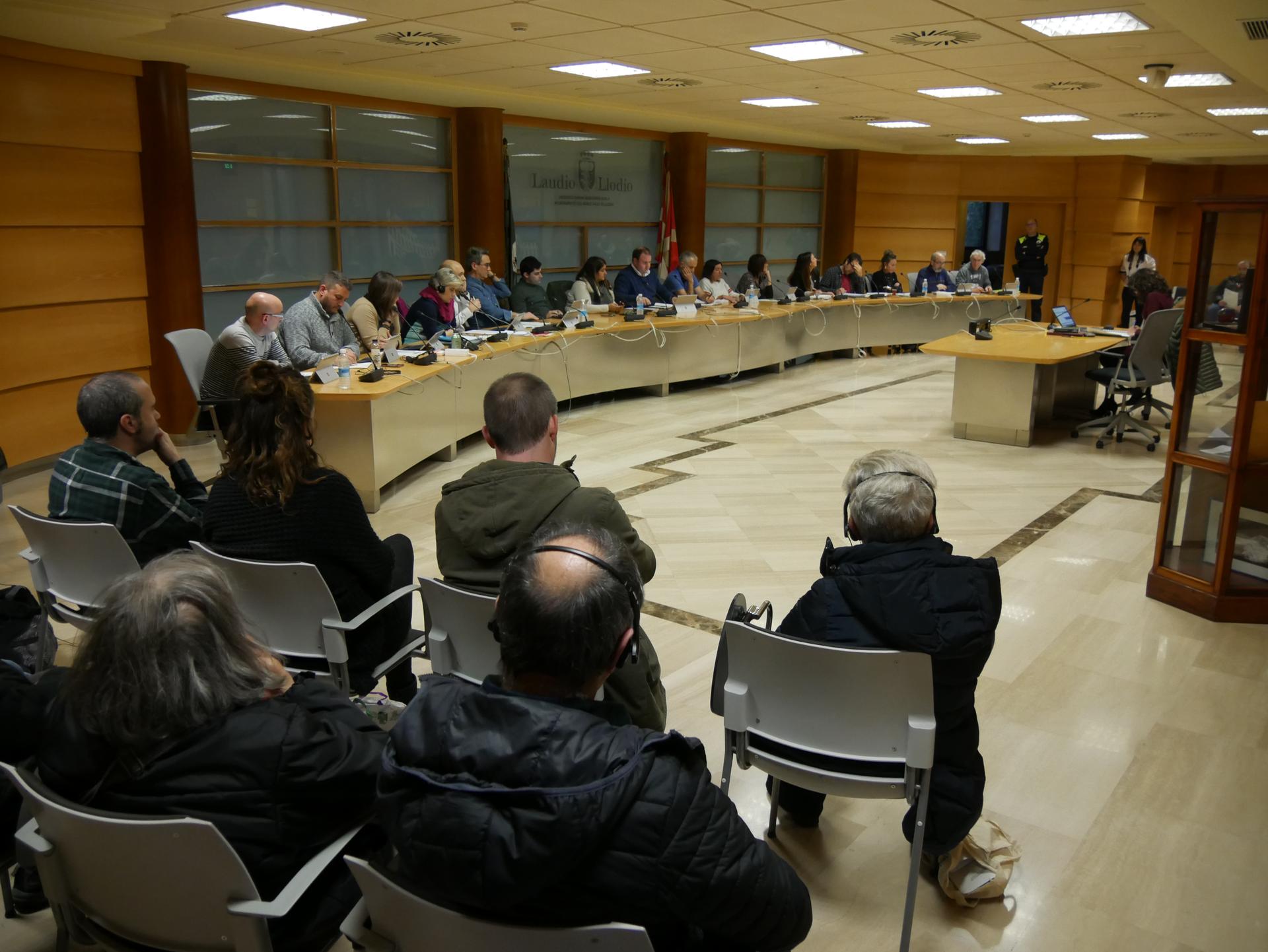 Greba orokorra dela eta aurkeztutako bi mozioak, bertan behera