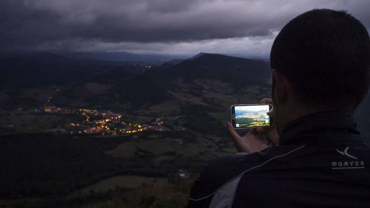 Eguraldiak ez zuen lagundu, baina ilusioa berdina izan zen Peñalba gaueko txangoan