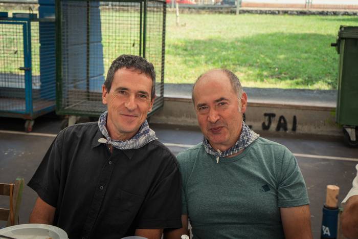 Ehunka lagun bildu dituzte j 92 1757018577119