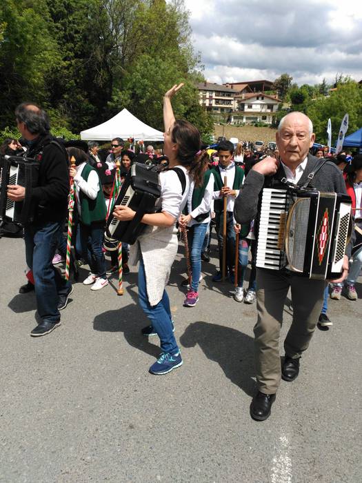 Adin guztiko lagunek parte h 6 1493565226113