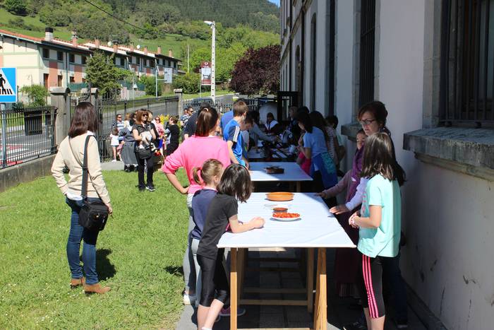 20 ume inguruk hartu zuten parte tailerrean