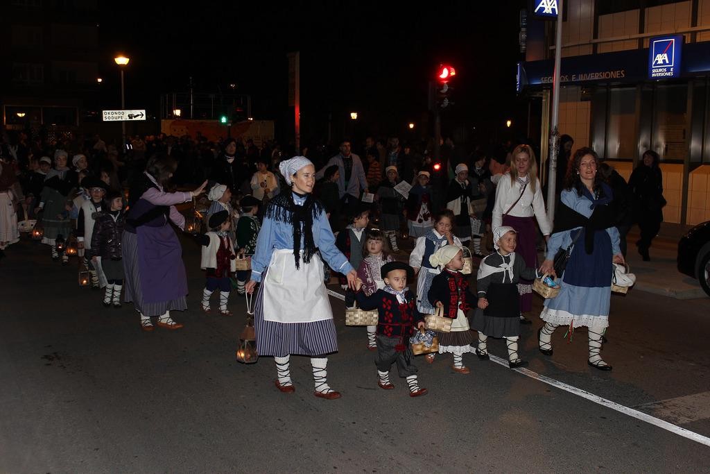 Trafikoa etengo da abenduaren 24an Laudion Olentzero eta Mari Domingiren kalejira dela eta
