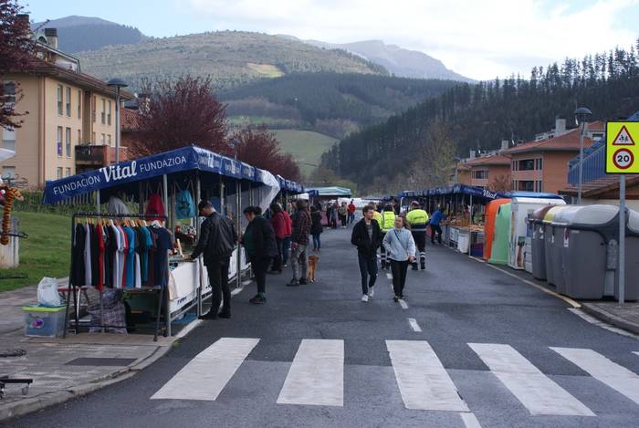 Baserri azoka ospatu dute Ok 21 1679904098163