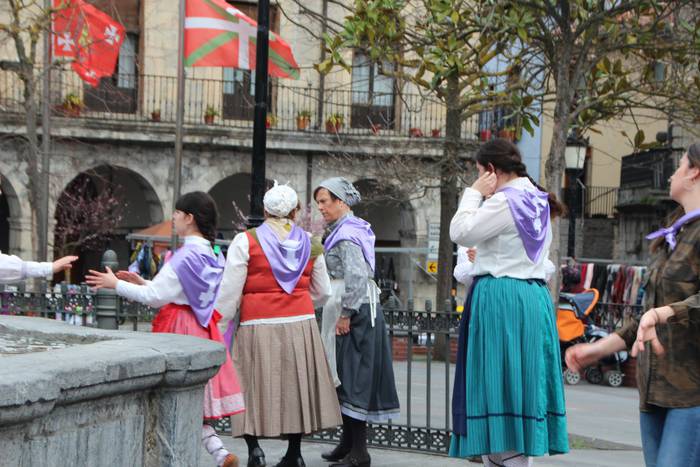 Dantzaren bidez aldarrikatu  32 1520777952724