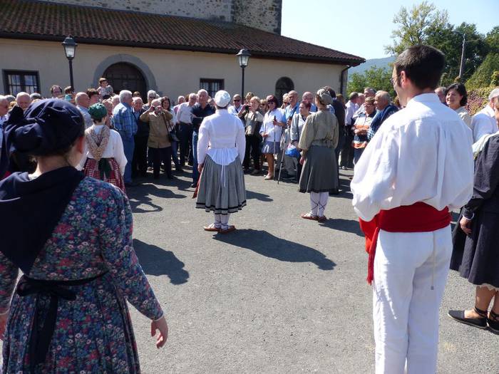 Auzokide ugarik hartu zuten  110 1506367046742