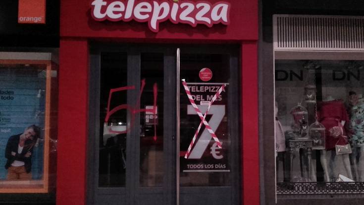 Telepizzaren aurkako ekintza egin dute, “prekarietateak eragindako heriotzak" salatzeko