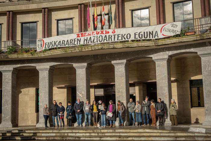 Laudioko ikastetxe guztiek egin dute bat Euskararen Nazioarteko Egunean