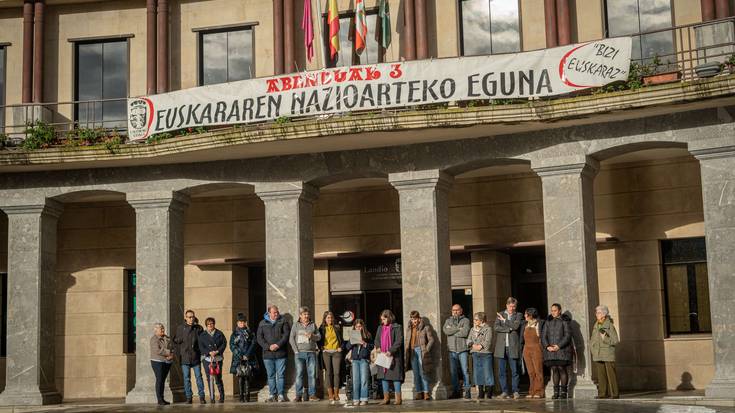 Laudioko ikastetxe guztiek egin dute bat Euskararen Nazioarteko Egunean