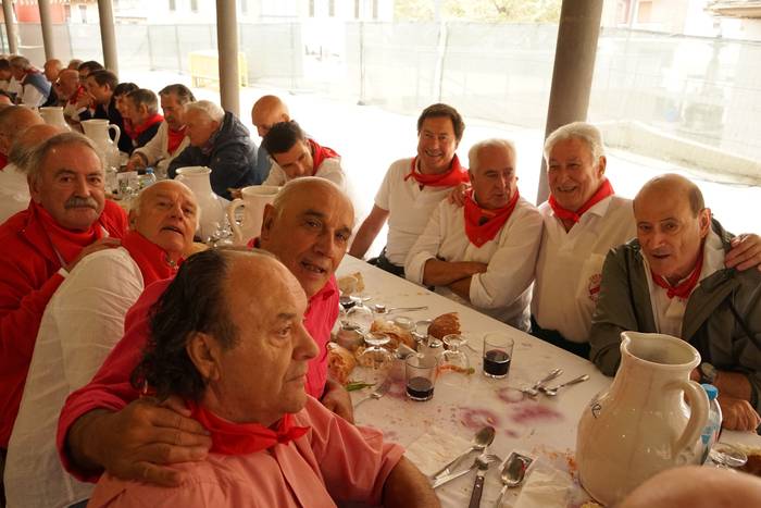 Ehunka kofrade bildu dira el 76 1756714149387