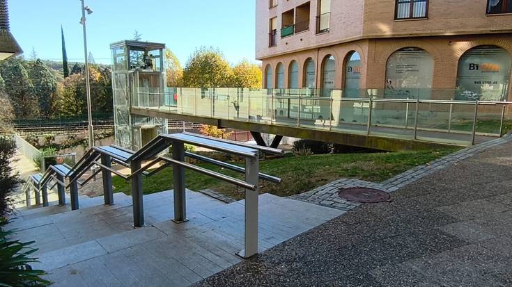 Amurrioko Udalak Foru eta Dionisio Aldama kaleak lotzen dituen igogailu panoramikoaren garbiketa integrala egingo du