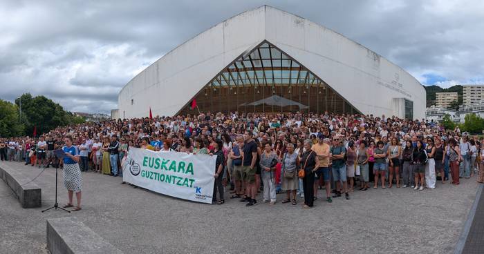 Zeroaren atzean ezkutatzen dena