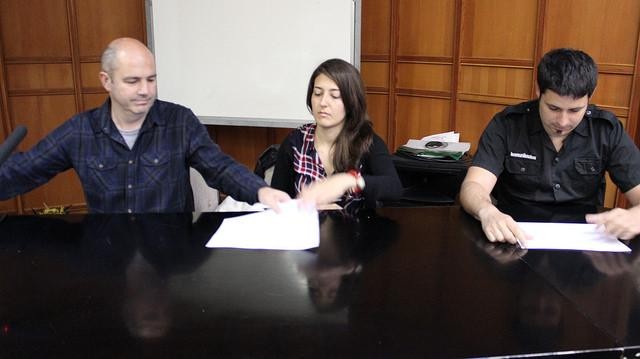 Gizarte Zerbitzuen erabiltzaileen intimitatea ez dela errespetatzen salatu du EH Bilduk