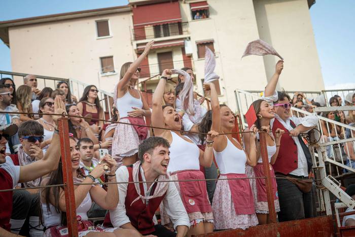 Zezen plaza lepo Muturreko H 63 1756414715172