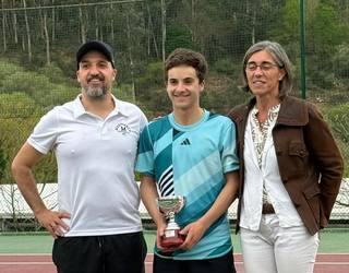 Bizkaiko kadete kategoriako tenis txapelketa ere irabazi du Ander Urquizak
