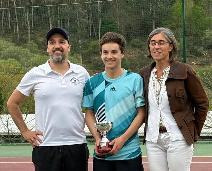 Bizkaiko kadete kategoriako tenis txapelketa ere irabazi du Ander Urquizak