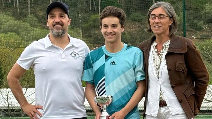 Bizkaiko kadete kategoriako tenis txapelketa ere irabazi du Ander Urquizak