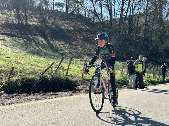 Txirrindulari gazteek erloju 20 1771856224423