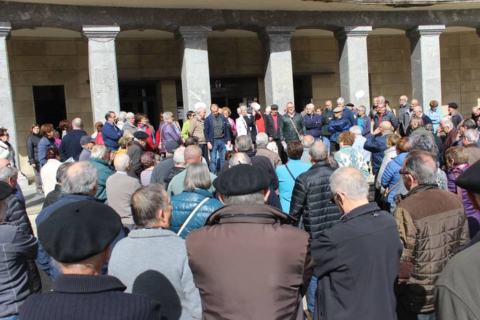 Aiaraldeko plazak bete dituz 19 1520881445102