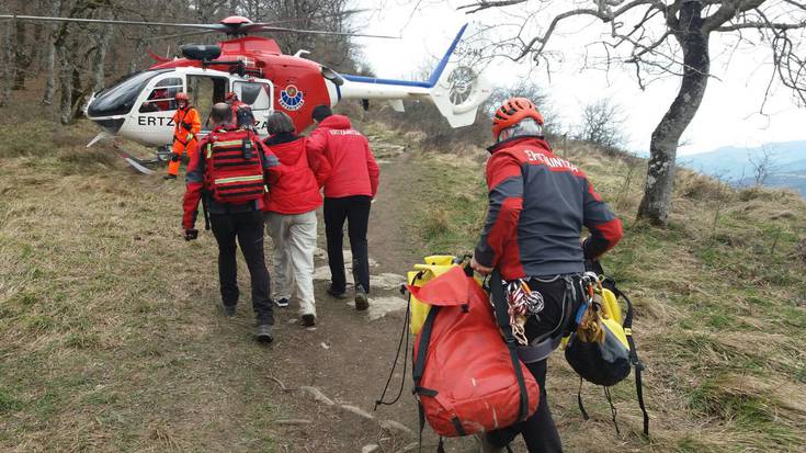 Edadetu bat erreskatu zuten atzo helikopteroz Gorobelen