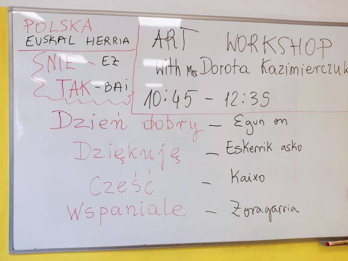 Varsoviako ikastetxean igaro 19 1776804856841