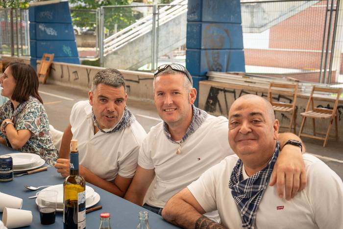 Ehunka lagun bildu dituzte j 25 1757018386438