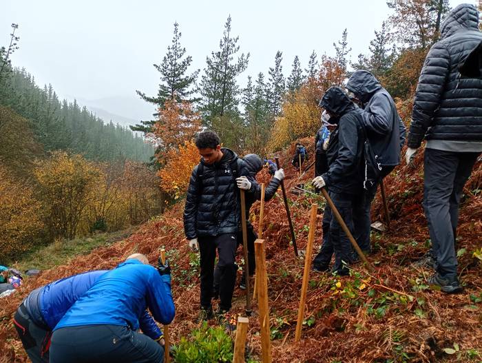 Eguraldia petrala izan arren 14 1765399963025