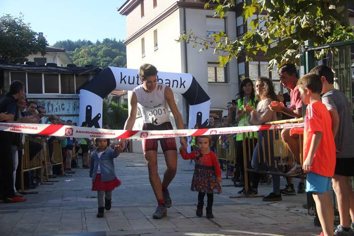 Eskerrak Ahulak Garen taldearen aldeko elkartasun erronkarekin abiatuko dute Arrankudiaga-Zolloko Trail Lasterketa, egun bat lehenago