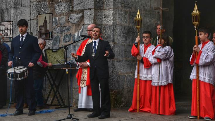 Laudion ere prozesioak hartu zuen kalea Ostiral Santuan