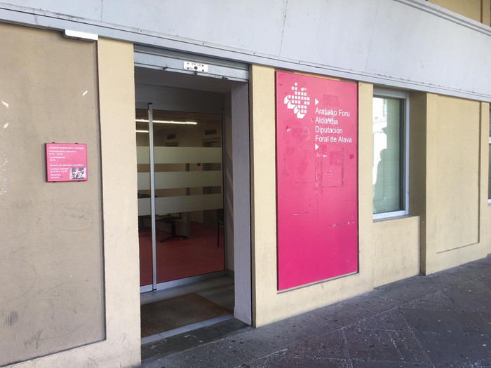 Foru Aldundiak bertatik bertarako arreta ogasunean, erregistroan, ENBetan, Ardoaren Etxean eta Garrarioetan besterik ez du emango, eta telelana ezarriko du