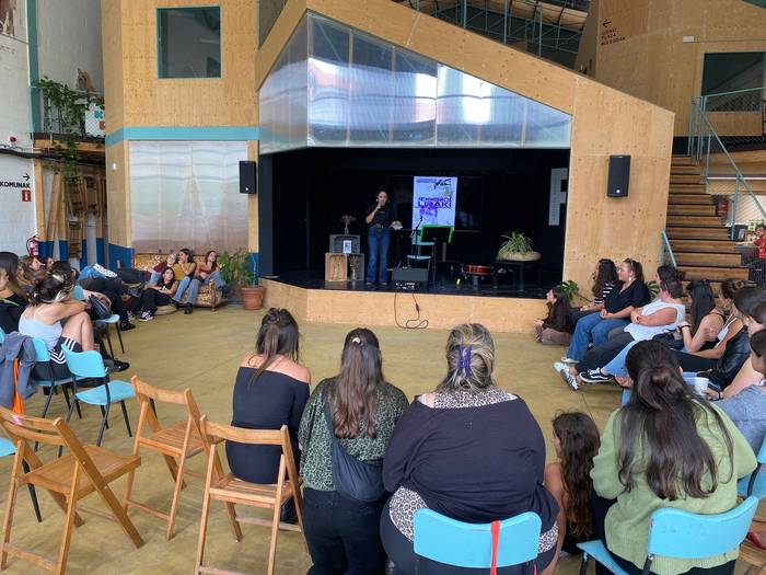 Hausnarketa eta ahizpatasuna 13 1757923153500