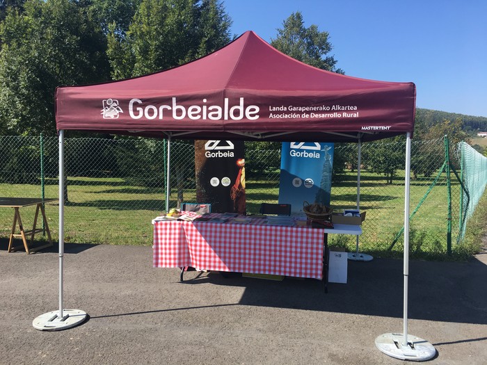 300 lagunek hartu dute parte Jose Arrueren margolanaren antzezpenean - 8