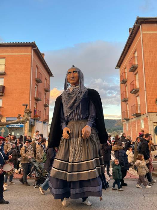 Kalejiran zeharkatu dute Amu 18 1766337577534