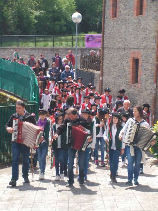 Adin guztiko lagunek parte h 23 1493565328193