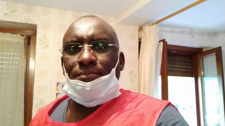 Cheikh Souleymane Bella: “Lagundu dezakeenak, osasuntsu dagoenak, egin behar du”