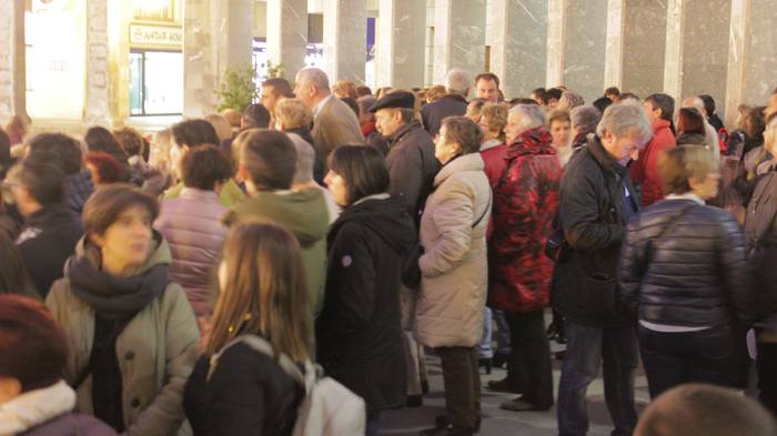 Ehunka lagun bildu dira esku 5 1489000922872