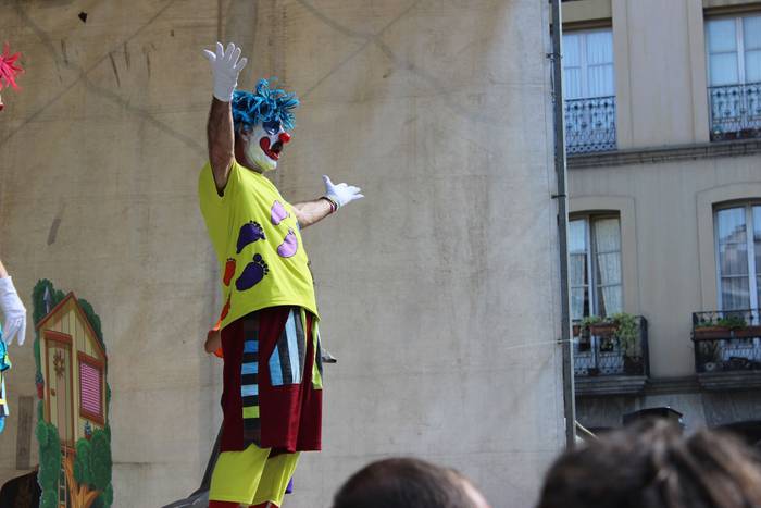 Ilusioa eta muxuak banatu di 9 1499276780854