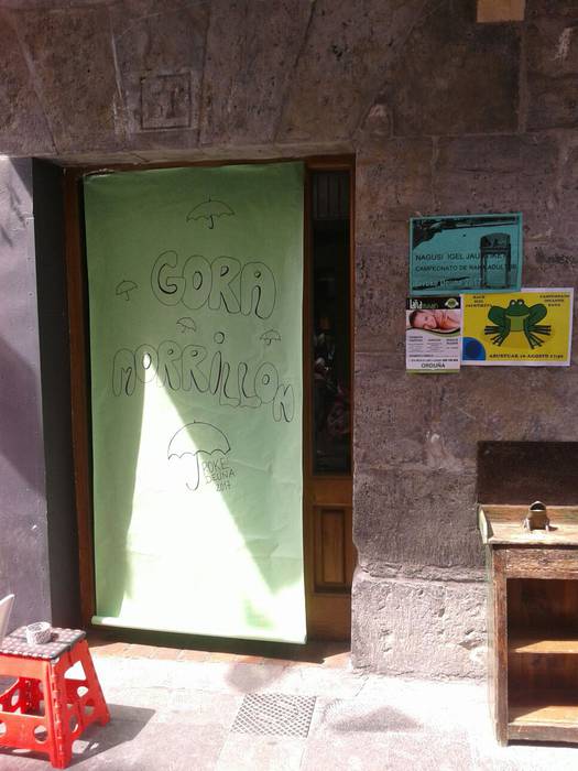 Morrillon lagun, joko artean 2 1502799027849