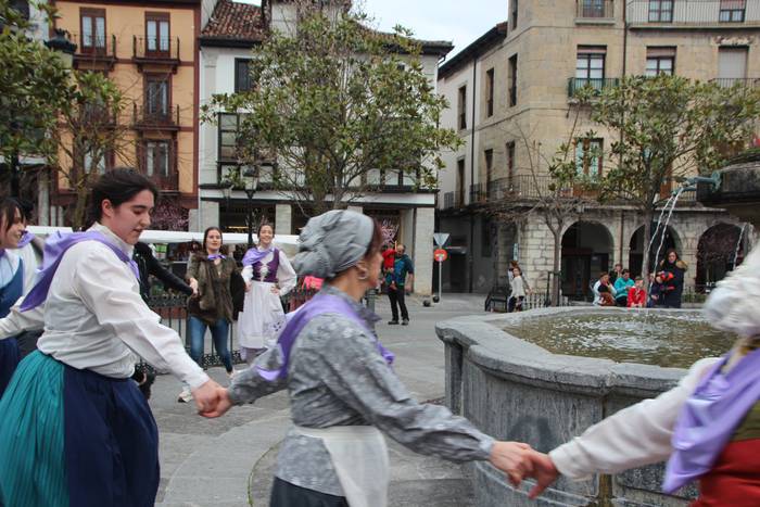 Dantzaren bidez aldarrikatu  13 1520777821544