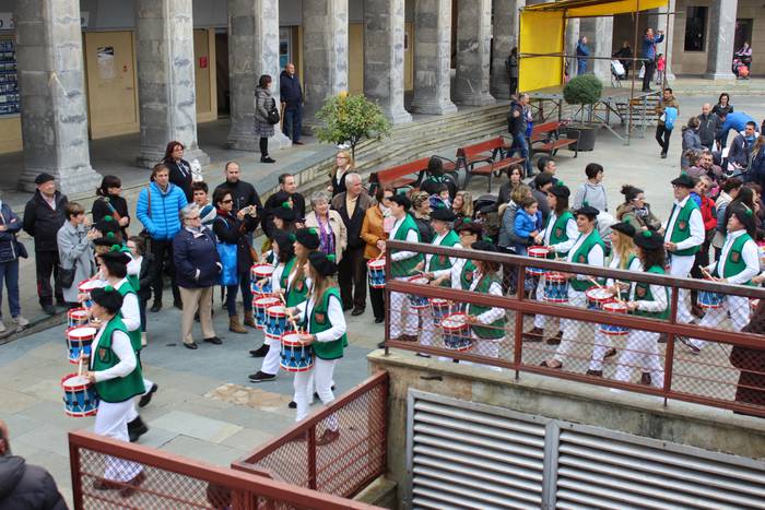 Ehunka umek zabaldu dute dan 12 1493310290961